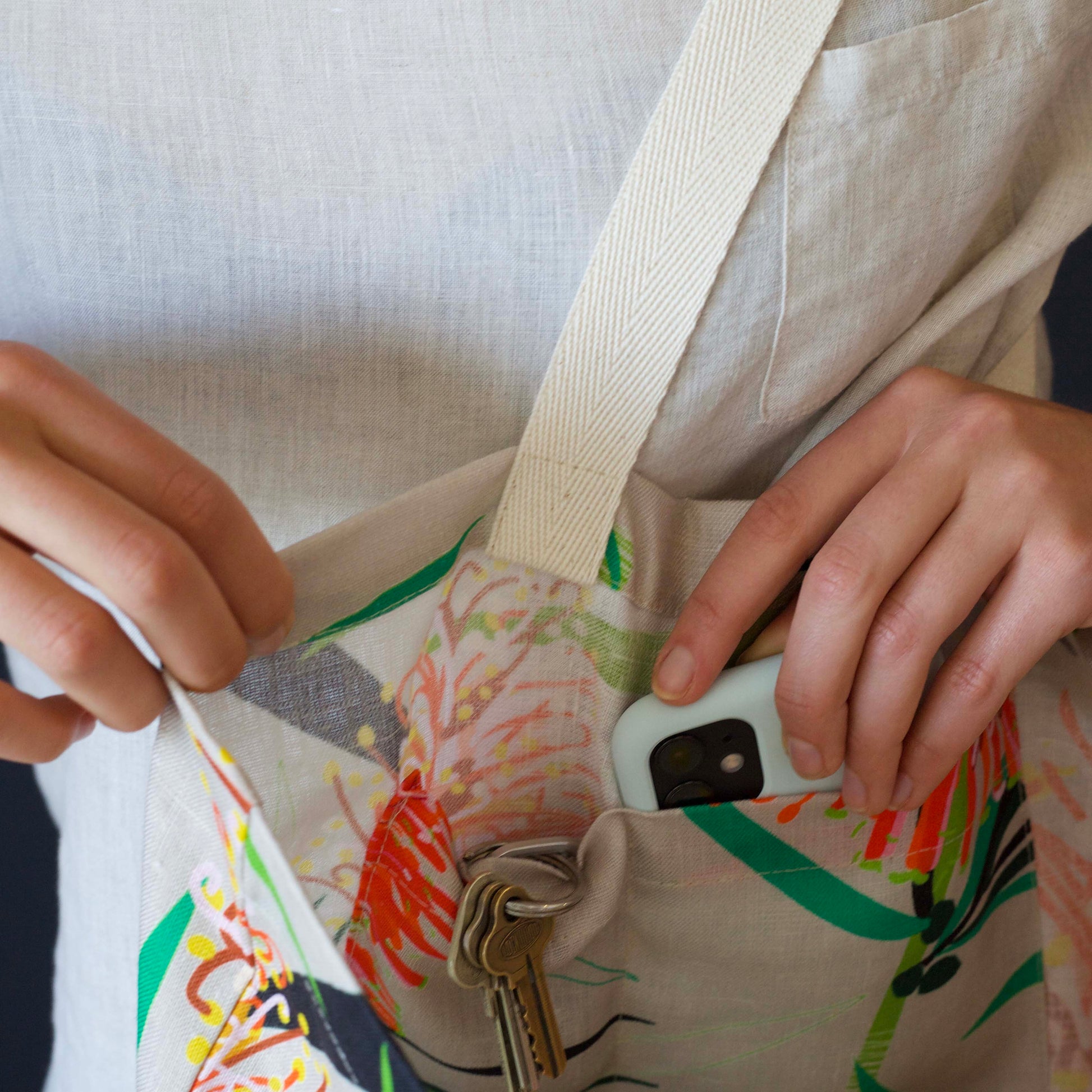 Australian-Made-Tote-Bags-Grevillea-Design-Phone-Pocket